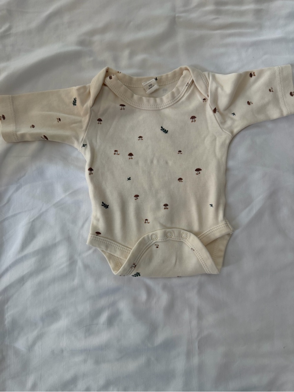 Organic Cotton Newborn Onesie with little mushrooms 🍄‍🟫